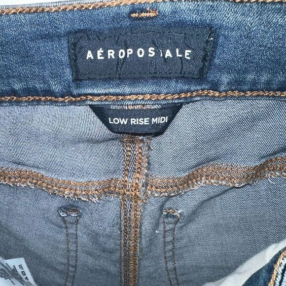 Aeropostale Low Rise Midi Distressed Blue Jean Shorts. Size 00. - Picture 3 of 4